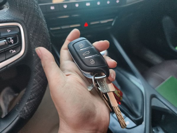 Roewe i5 2021, 39200 км, за 6882 USD - фото 12