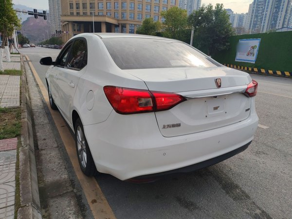 Roewe 360 2015, 86600 км, за 4158 USD