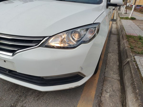 Roewe 360 2015 1.5L manual luxury edition, 2015 года