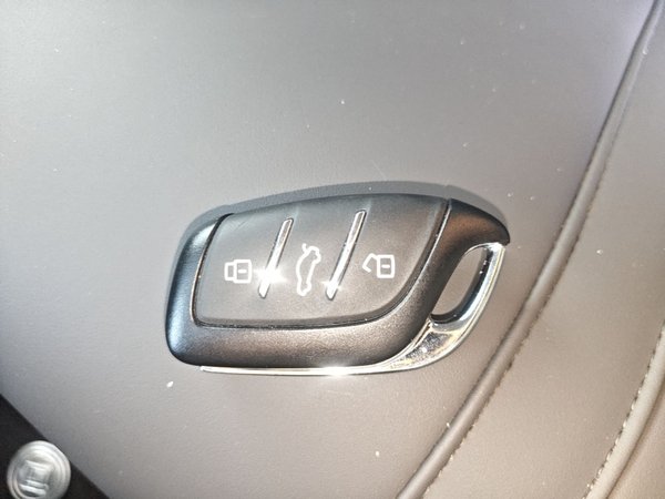 Roewe D6 2025, 37100 км, за 11182 USD - фото 12
