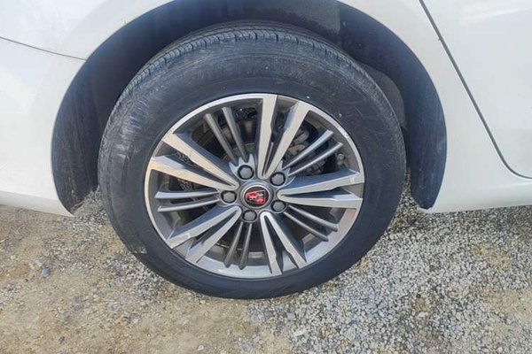 Roewe i5 2019, 53700 км, за 6172 USD - фото 10
