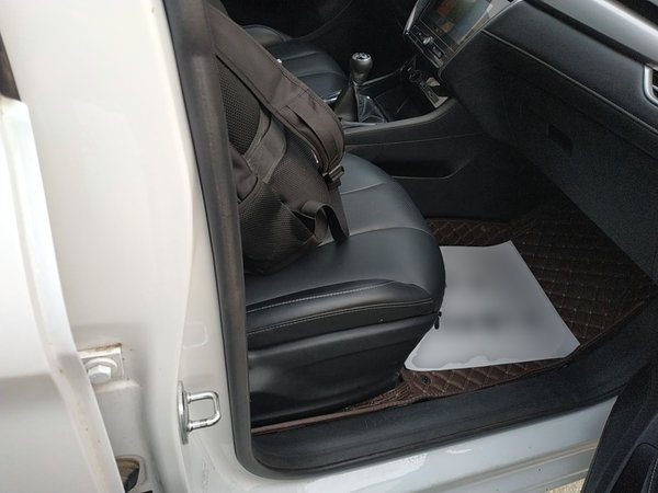 Roewe i5 2019, 79600 км, за 4613 USD - фото 24