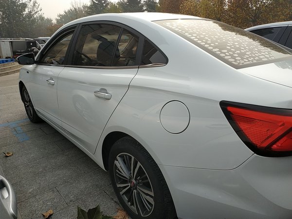 Roewe i5 2019, 79600 км, за 4613 USD