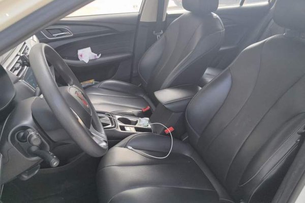 Roewe i5 2019, 83900 км, за 5219 USD - фото 12