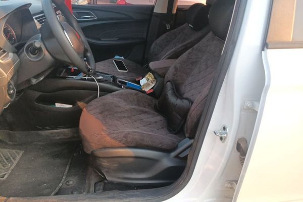 Roewe i5 2019, 92800 км, за 3753 USD - фото 15