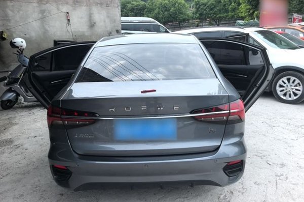 Roewe i5 2021, 120600 км, за 7356 USD