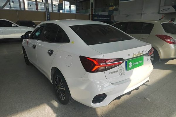 Roewe i5 2021, 55199 км, за 7017 USD