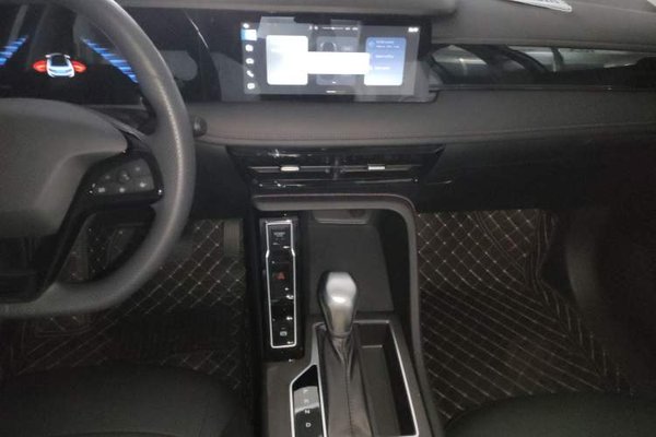 Roewe i5 2023, 100 км, за 9877 USD - фото 15