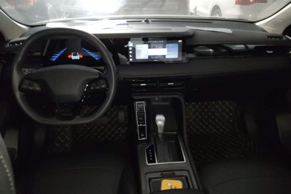 Roewe i5 2023, 100 км, за 9877 USD - фото 12