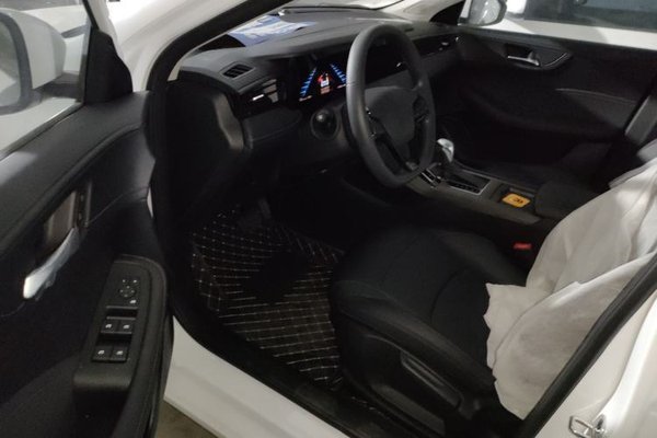 Roewe i5 2023, 100 км, за 9877 USD - фото 18