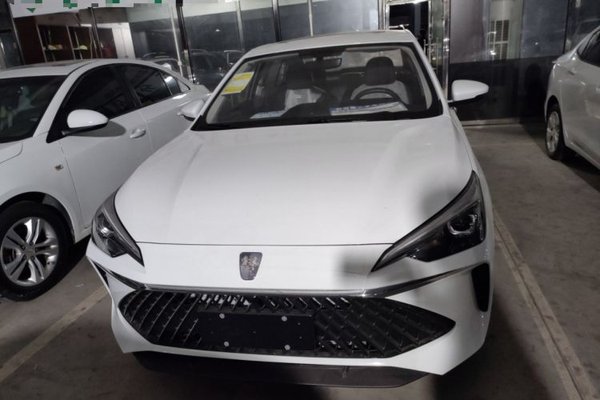 Roewe i5 2023, 100 км, за 9877 USD