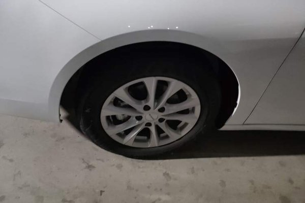 Roewe i5 2023, 100 км, за 9877 USD - фото 10