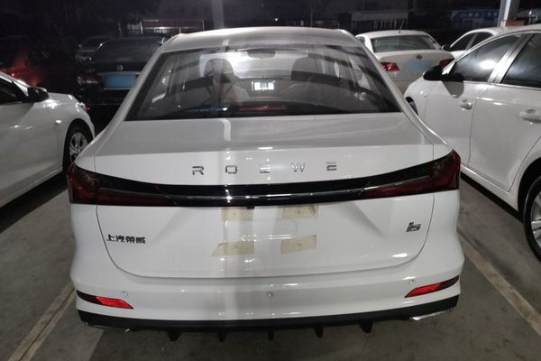 Roewe i5 2023, 100 км, за 9877 USD