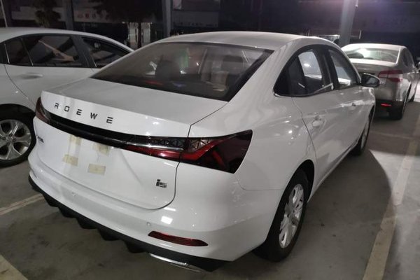 Roewe i5 2023, 100 км, за 9877 USD