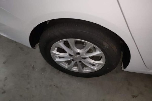 Roewe i5 2023, 100 км, за 9877 USD - фото 11