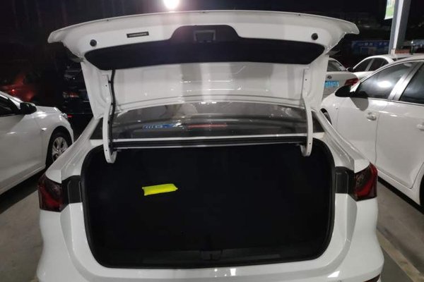 Roewe i5 2023, 100 км, за 9877 USD - фото 22