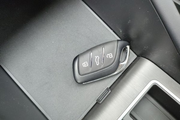 Roewe i5 2023, 100 км, за 9877 USD - фото 23