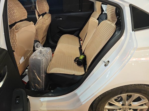 Roewe i5 2023, 10500 км, за 7800 USD - фото 18