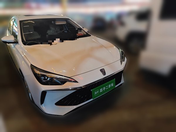 Roewe i5 2023, 10500 км, за 7800 USD