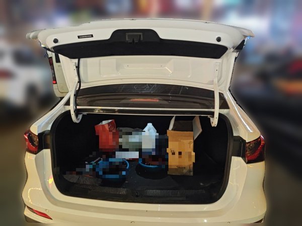 Roewe i5 2023, 10500 км, за 7800 USD - фото 11