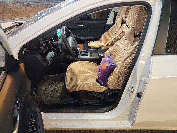 Roewe i5 2023, 10500 км, за 7800 USD - фото 20