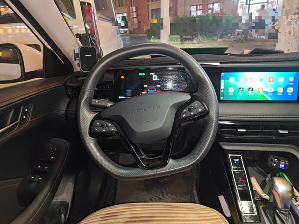 Roewe i5 2023, 10500 км, за 7800 USD - фото 10