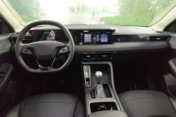 Roewe i5 2023, 25200 км, за 8842 USD - фото 12