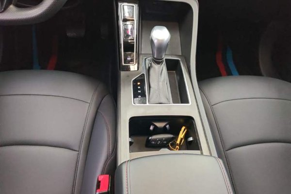Roewe i5 2023, 25200 км, за 8842 USD - фото 16
