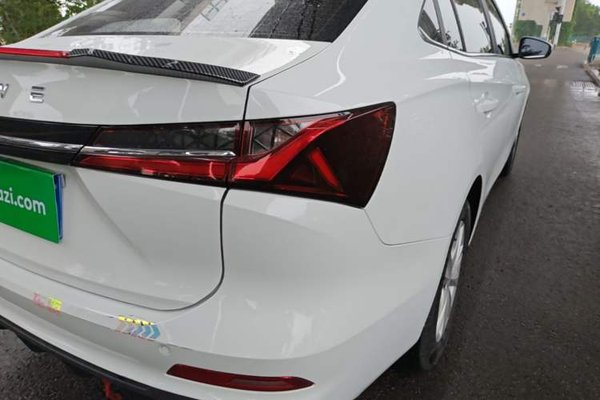 Roewe i5 2023, 25200 км, за 8842 USD - фото 9