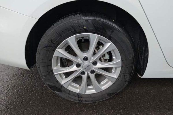 Roewe i5 2023, 25200 км, за 8842 USD - фото 11
