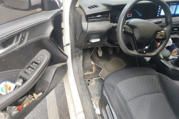 Roewe i5 2023, 49700 км, за 6285 USD - фото 13