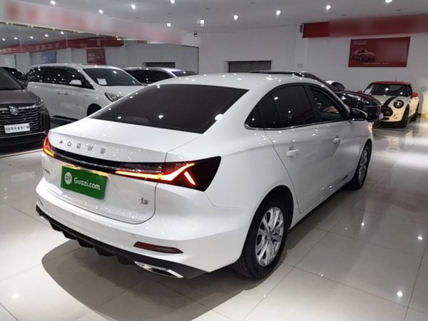 Roewe i5 2023, 7100 км, за 8465 USD - фото 6