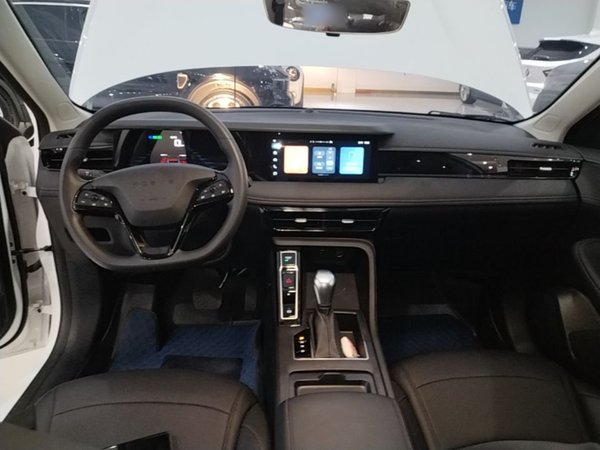 Roewe i5 2023, 7100 км, за 8465 USD - фото 13