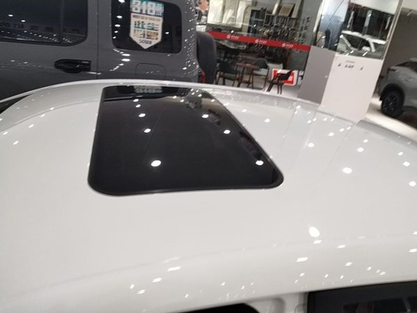 Roewe i5 2023, 7100 км, за 8465 USD - фото 11