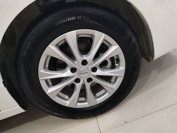 Roewe i5 2023, 7100 км, за 8465 USD - фото 10
