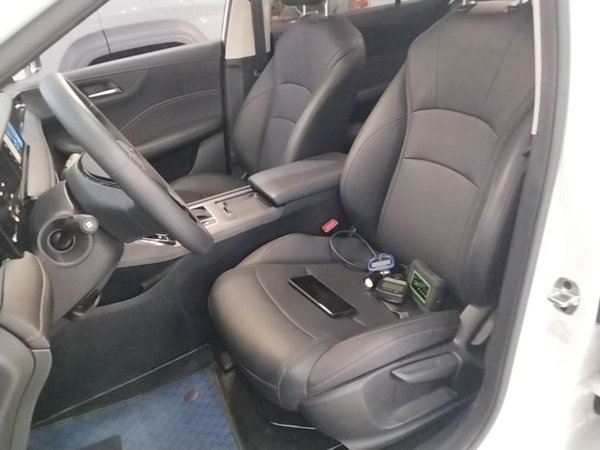Roewe i5 2023, 7100 км, за 8465 USD - фото 18