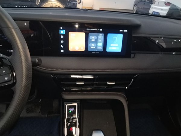 Roewe i5 2023, 7100 км, за 8465 USD - фото 16