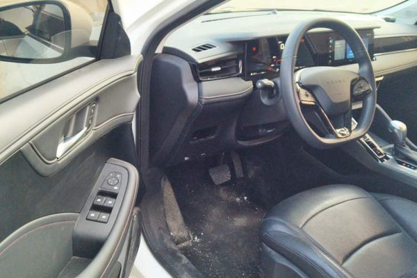 Roewe i5 2023, 7200 км, за 8624 USD - фото 13
