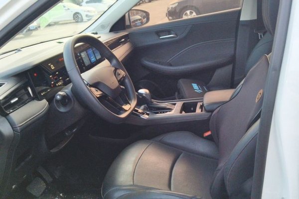 Roewe i5 2023, 7200 км, за 8624 USD - фото 12