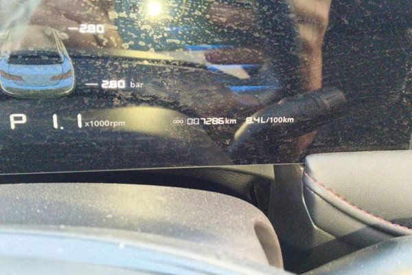 Roewe i5 2023, 7200 км, за 8624 USD - фото 9