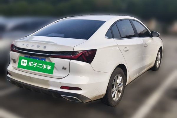 Roewe i5 2023, 7200 км, за 8624 USD