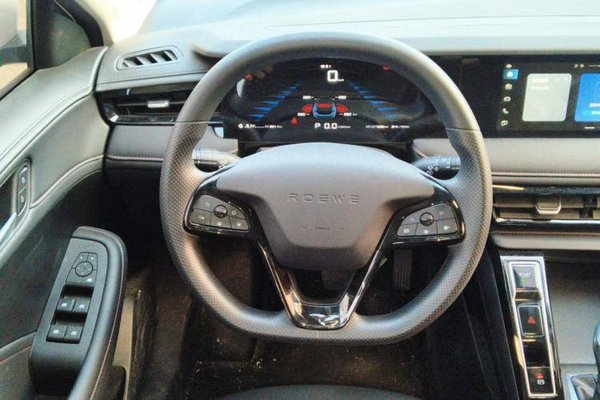 Roewe i5 2023, 7200 км, за 8624 USD - фото 7