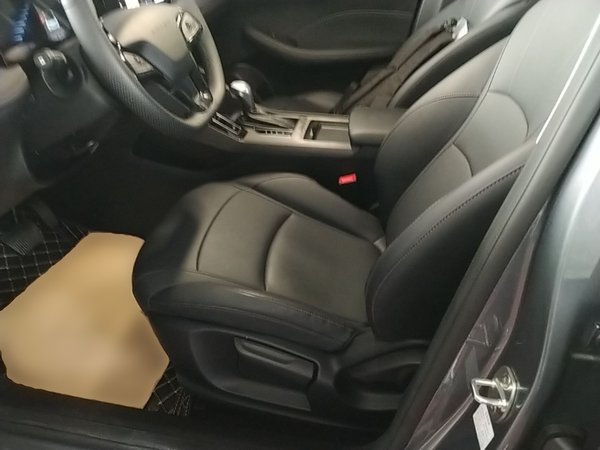 Roewe i5 2026, 7700 км, за 9555 USD - фото 18