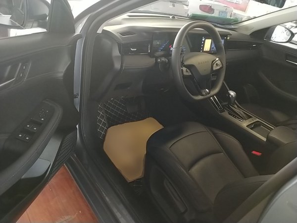 Roewe i5 2026, 7700 км, за 9555 USD - фото 19