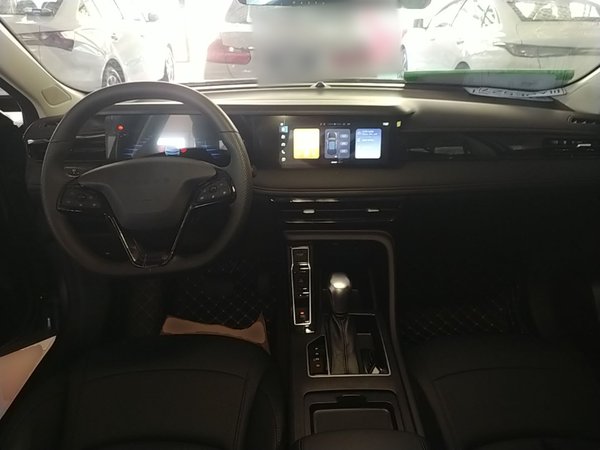 Roewe i5 2026, 7700 км, за 9555 USD - фото 13