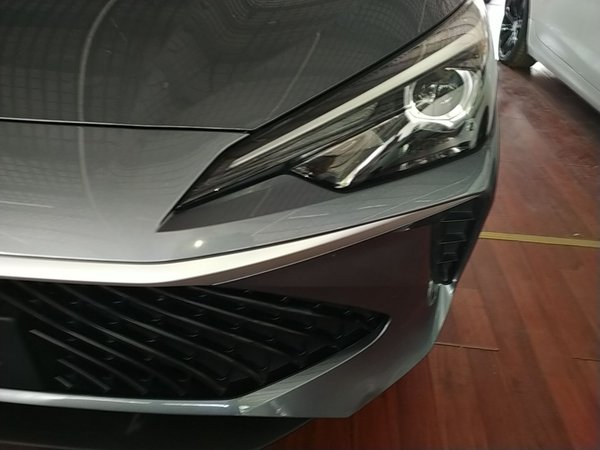 Roewe i5 2026, 7700 км, за 9555 USD - фото 9