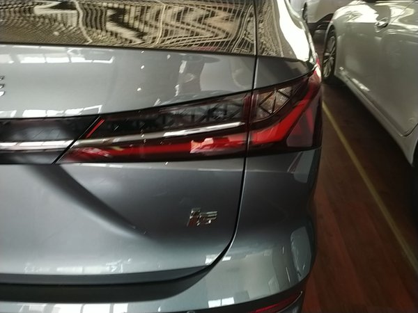 Roewe i5 2026, 7700 км, за 9555 USD - фото 7