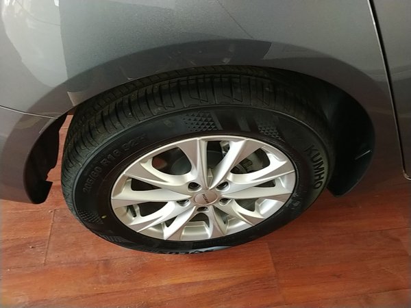 Roewe i5 2026, 7700 км, за 9555 USD - фото 10