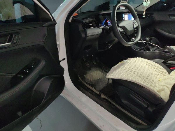 Roewe i5 2026, 5200 км, за 7602 USD - фото 13