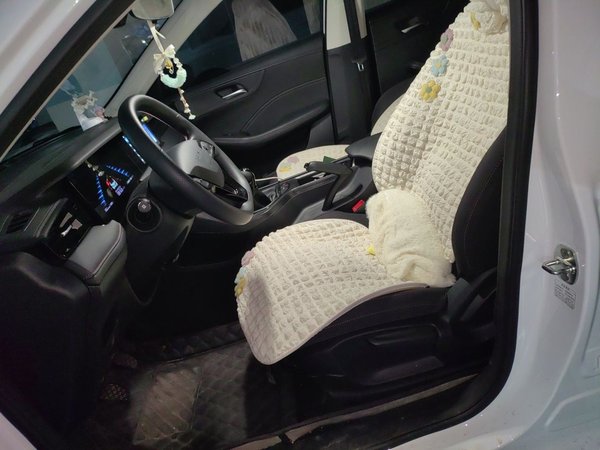 Roewe i5 2026, 5200 км, за 7602 USD - фото 12